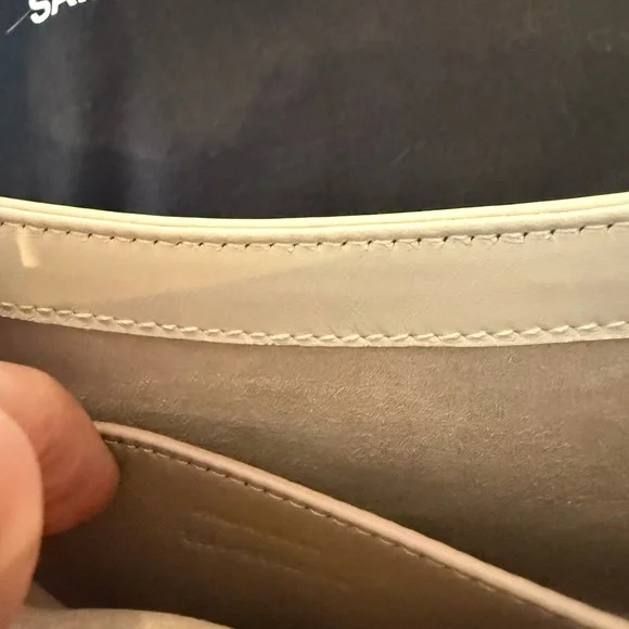 For Sydnee: YSL: MINI LE 5 À 7 IN SMOOTH LEATHER
BLANC VINTAGE - Picture 8 of 9